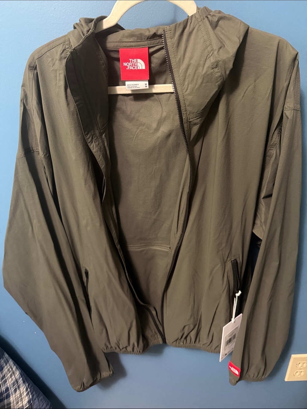 The North Face unisex red box packable hooded wind Jacket NWT size M
